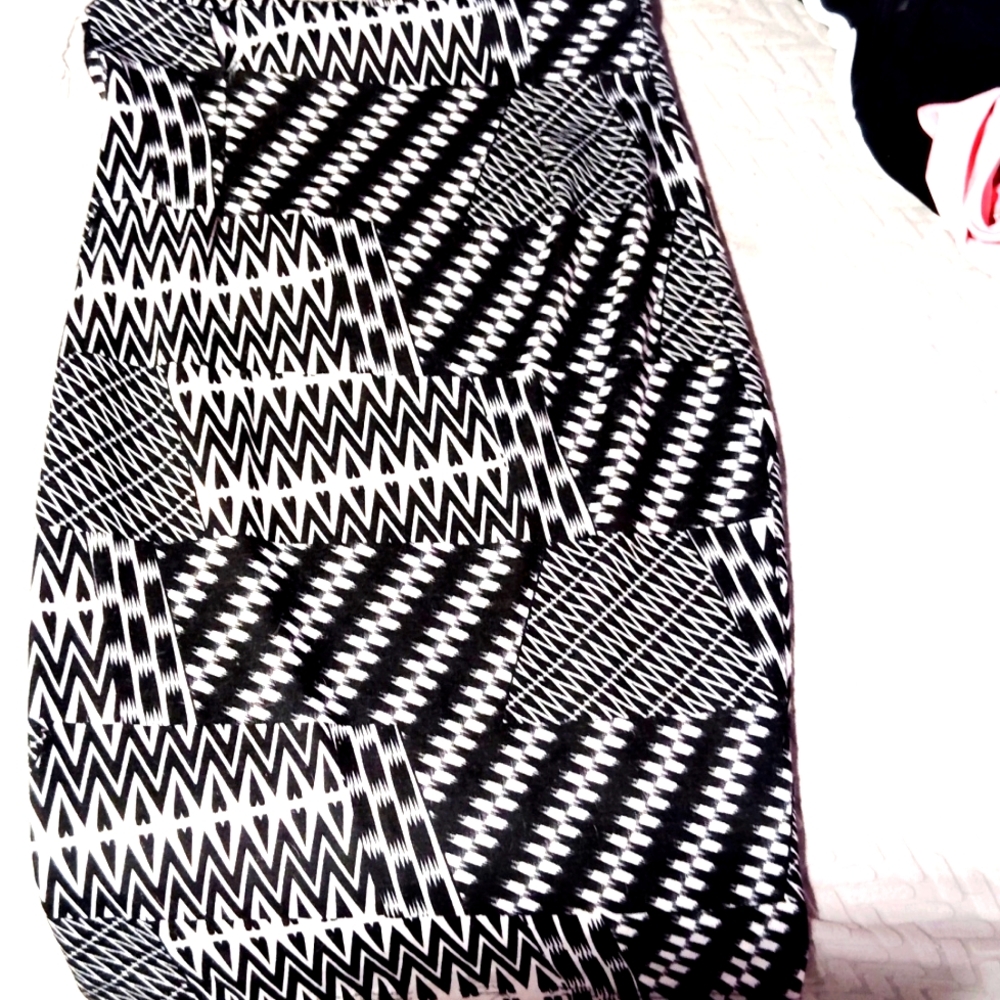 A zig zag pattern pencil skirt